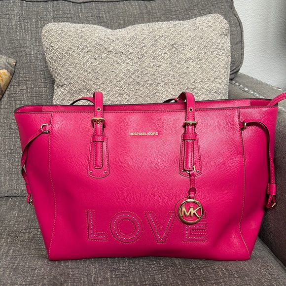 Limited Edition Michael Kors Love Voyager Large Tote Fuchsia - Picture 7 of 14